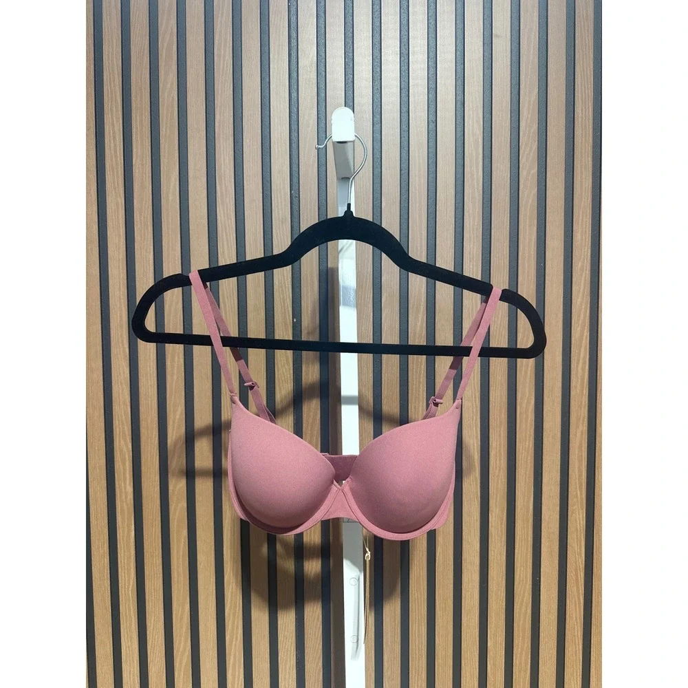 SKIMS NWT Fits Everybody T-shirt  Bra - Size 32D